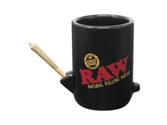 Černý hrnek RAW Wake-Up and Bake-Up s červeným logem a ubalenou dutinkou v bočním držáku