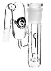 Precooler Heisenberg Disc Perco z čirého skla vedle difuzorového chillumu s logem Heisenberg