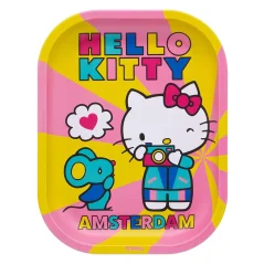Kovový balicí tácek G-Rollz Hello Kitty Retro Tourist v růžovo-žluté, kočička s foťákem a nápis Amsterdam